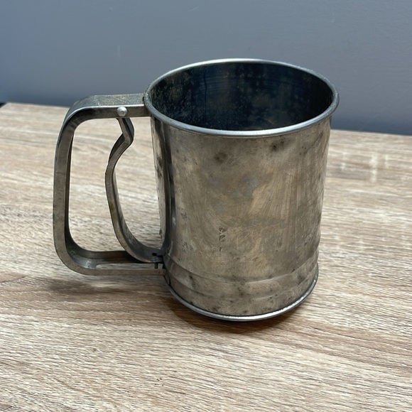 Vintage Flour Sifter Metal 2 Cup - Picture 3 of 7